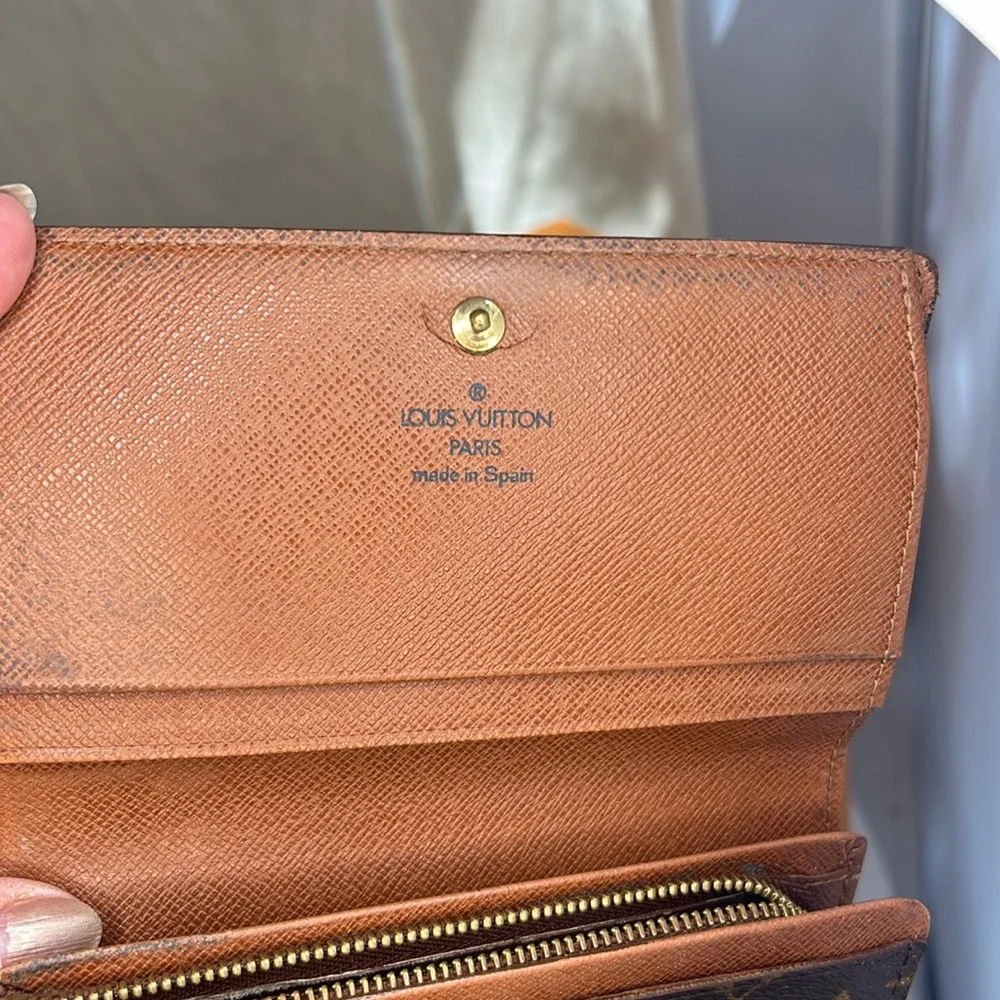 Louis Vuitton Monogram Leather Wallet Unisex